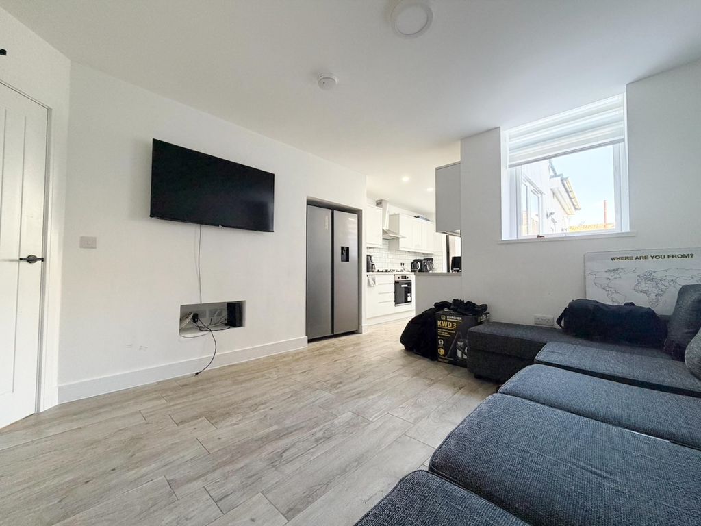 Property photo 1 of 11 Call 02920 668585 To Secure Your Viewing _11