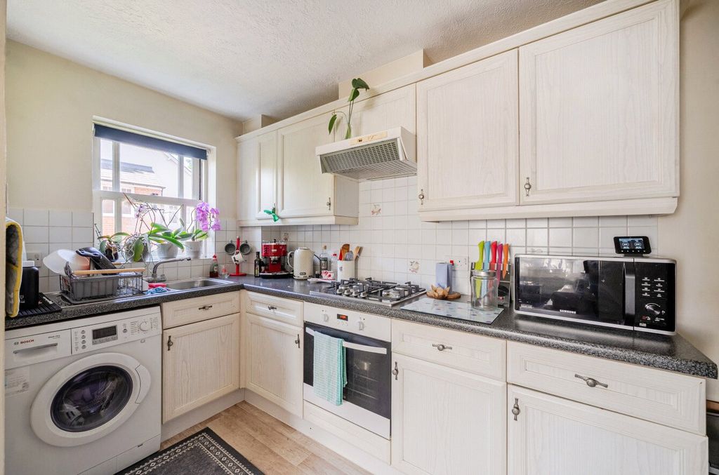 Property photo 3 of 16 Kitchen