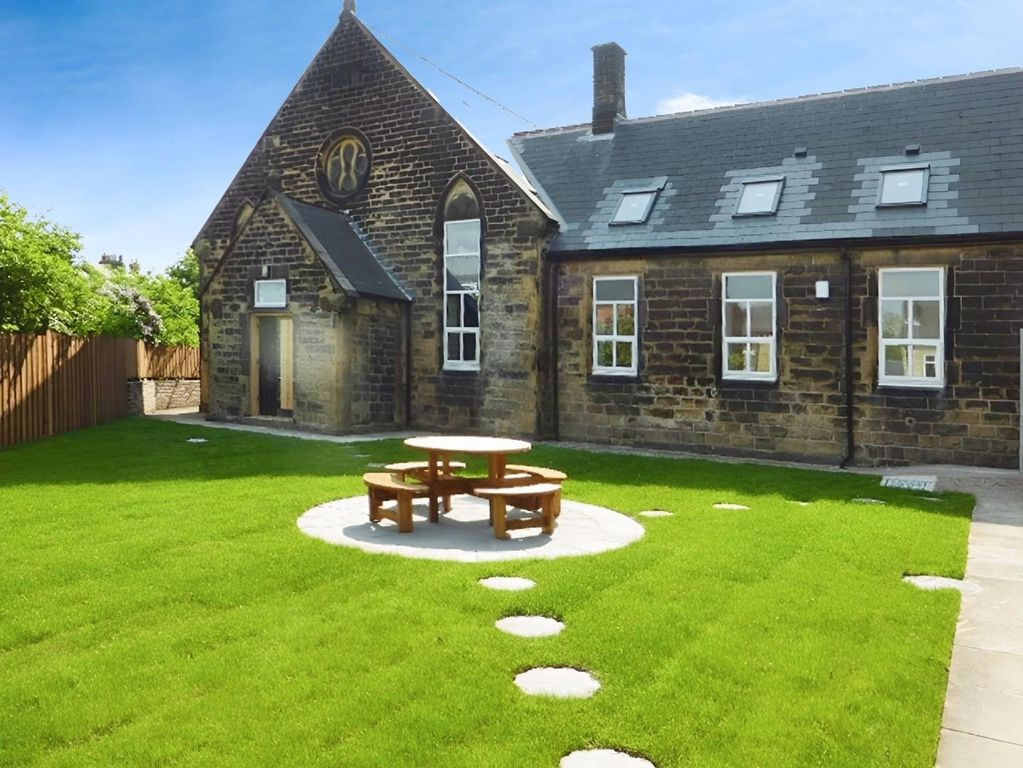 Property photo 1 of 10 3Bcd43Fb-Midhurst 20Outside.Jpg