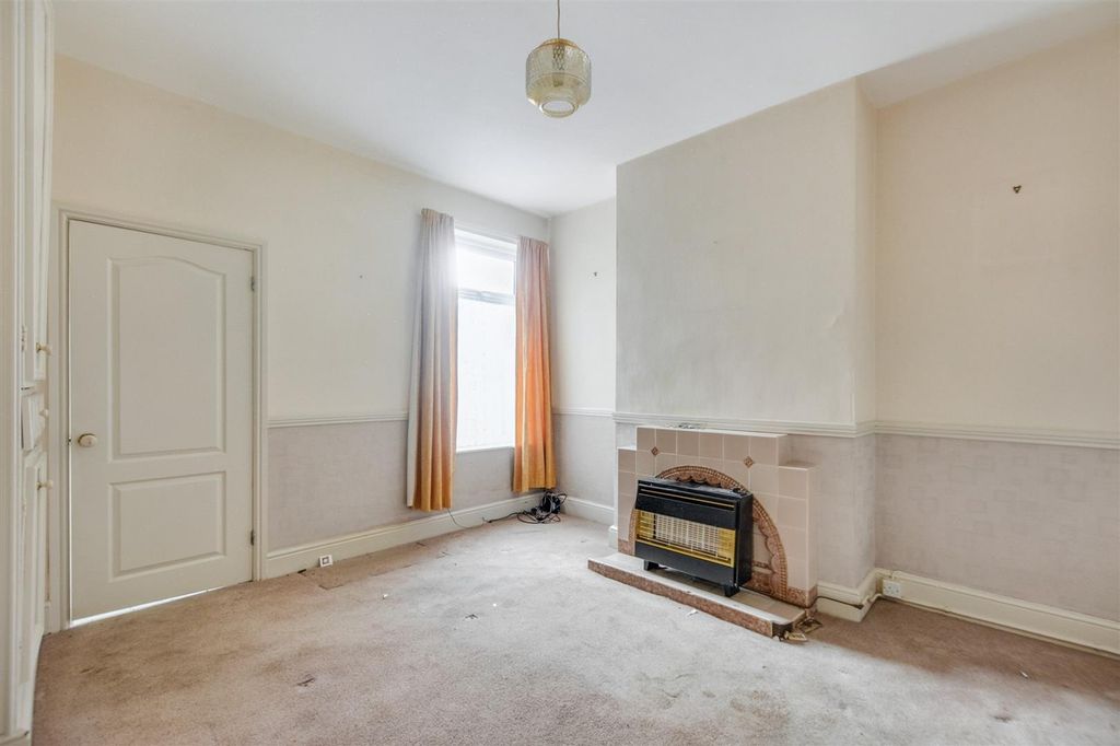 Property photo 3 of 16 Dining Room
