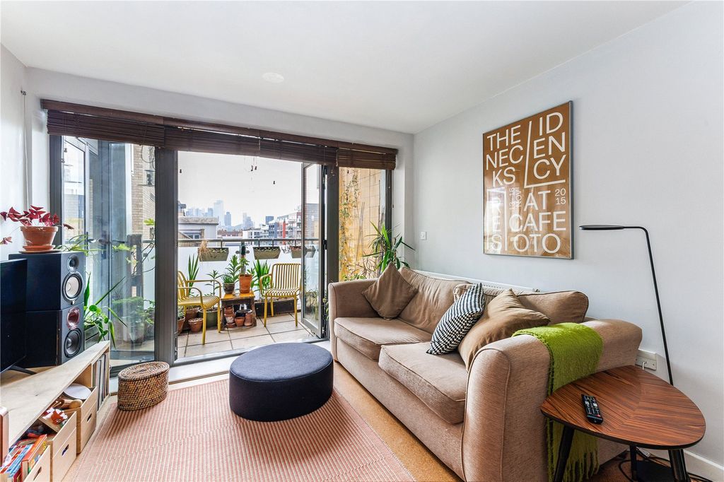Property photo 1 of 16 Reception/Kitchen