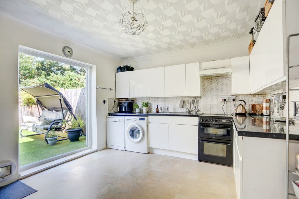 Property photo 3 of 12 Kitchenb