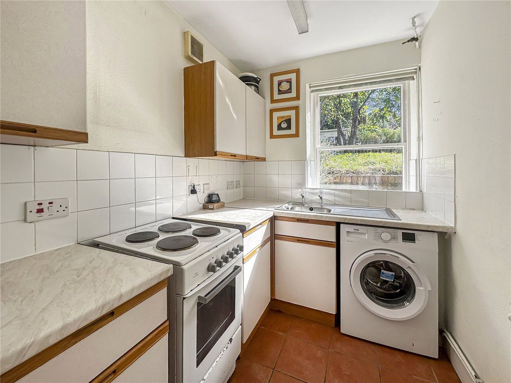 Property photo 3 of 11 Kitchen