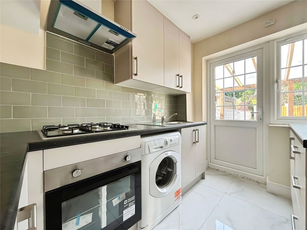 Property photo 3 of 9 Kitchen