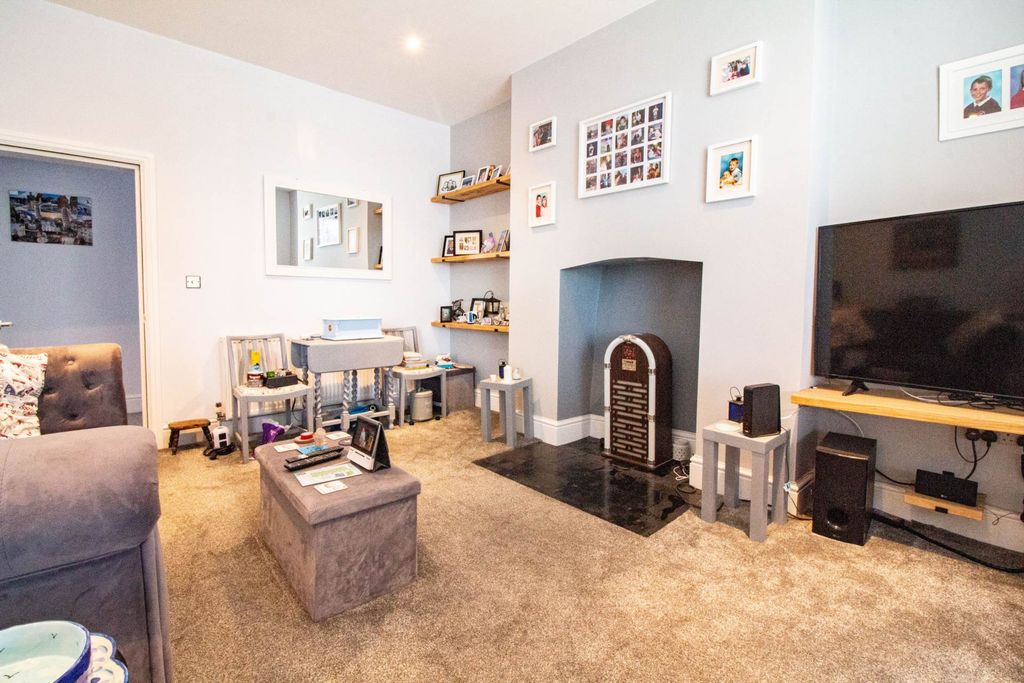 Property photo 2 of 8