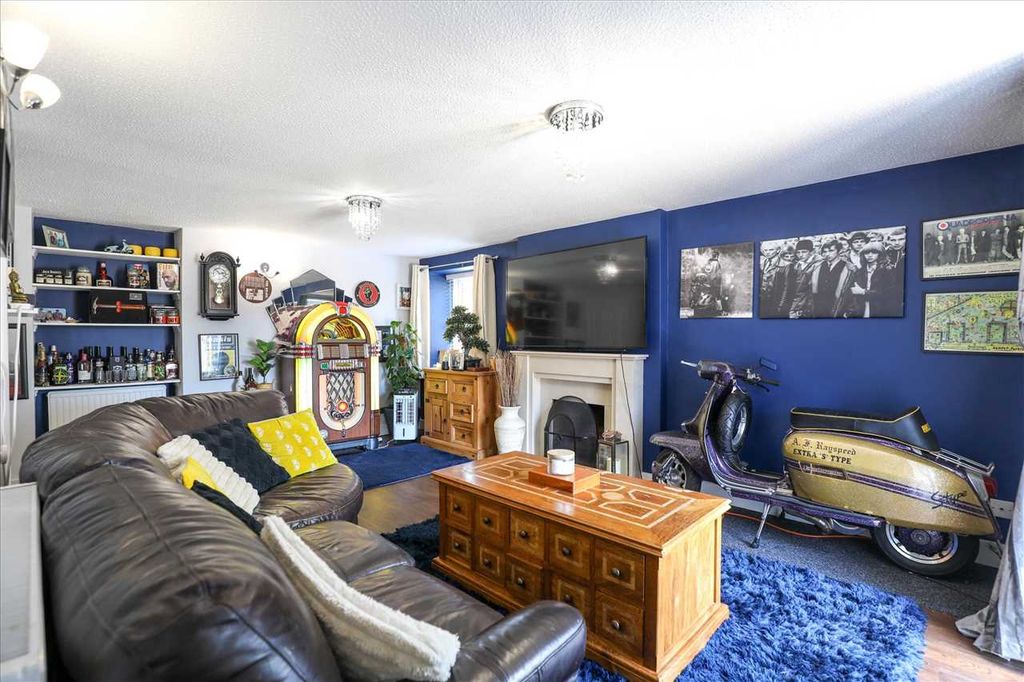 Property photo 2 of 12 Living Room