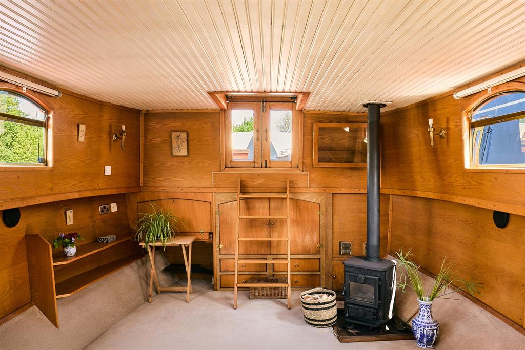Property photo 2 of 27