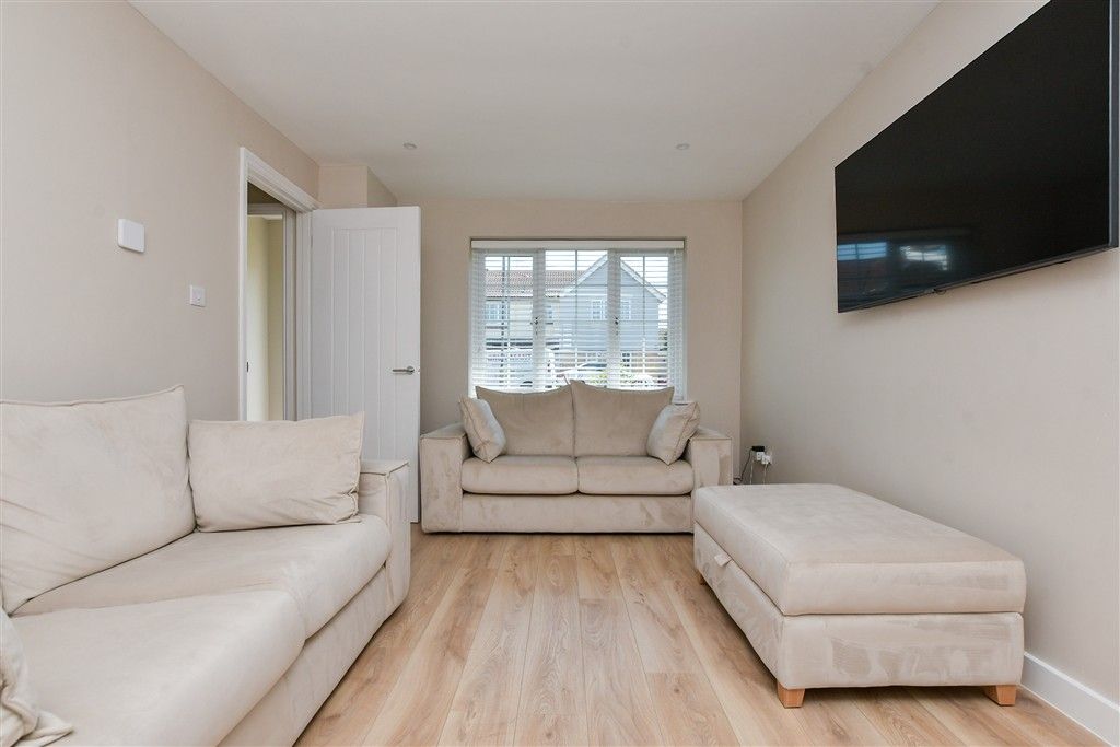 Property photo 2 of 8 Lounge