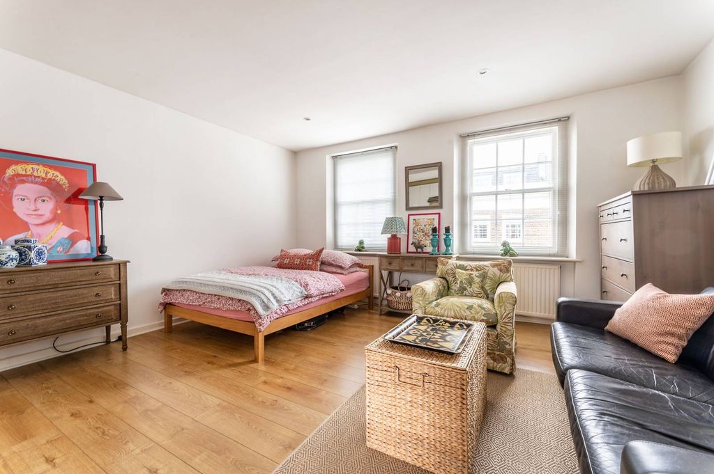 Property photo 2 of 11