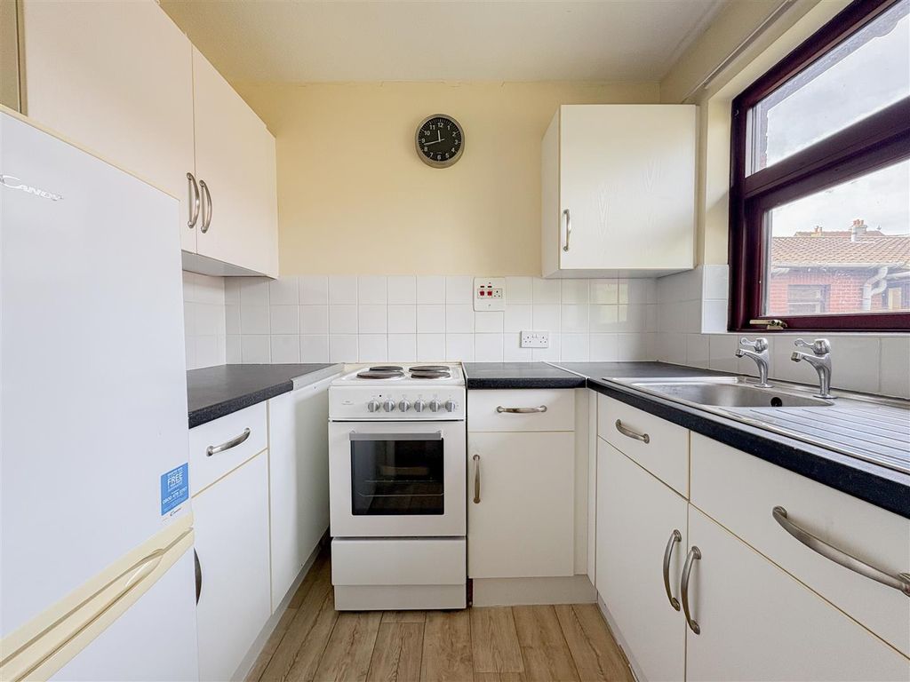 Property photo 2 of 17 Kitchen