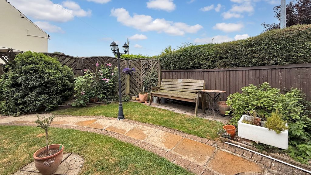 Property photo 2 of 19 Garden