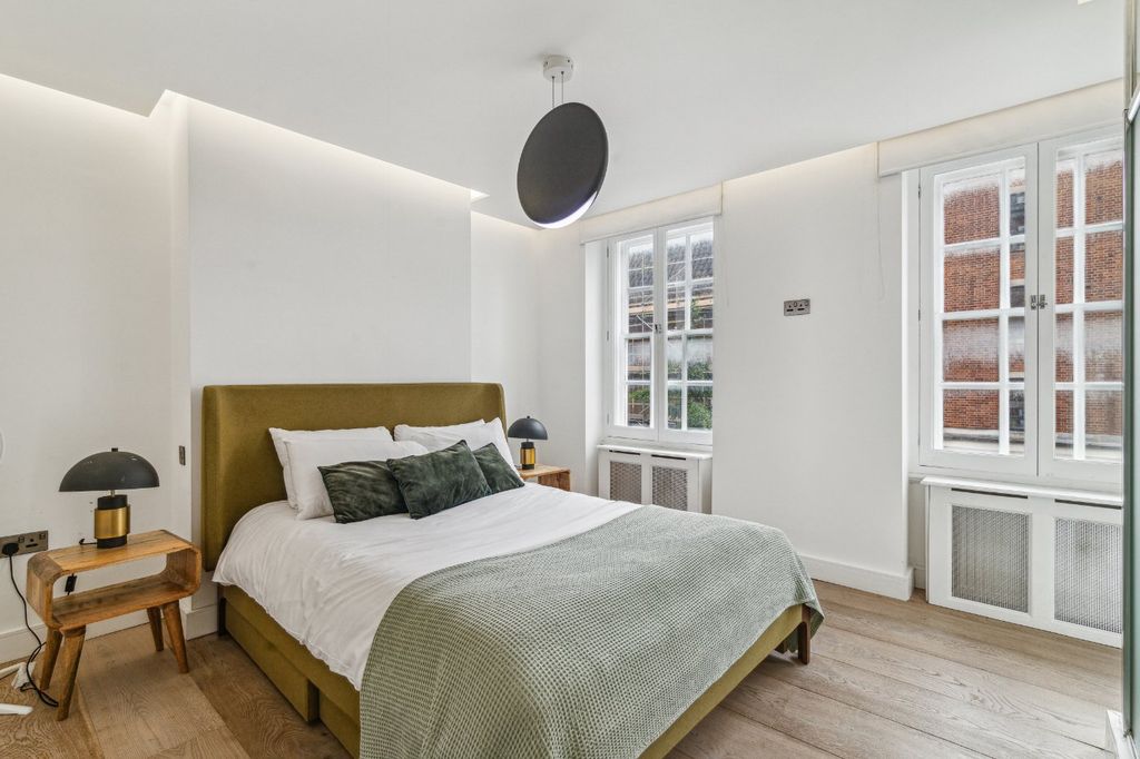 Property photo 2 of 21 Master Bedroom