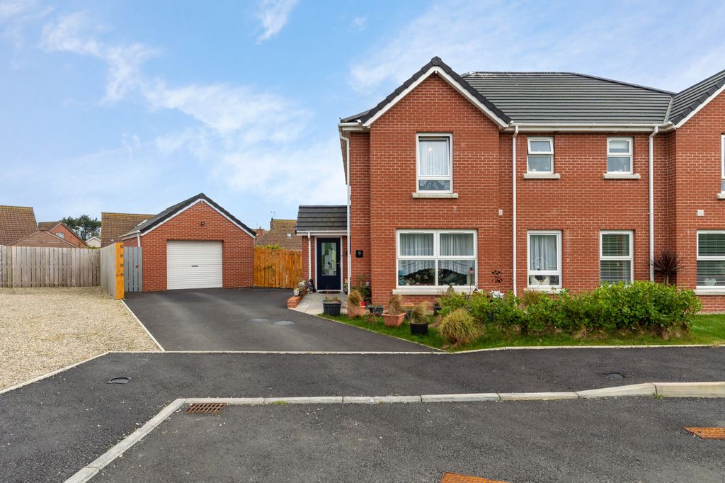 Property photo 3 of 32 001