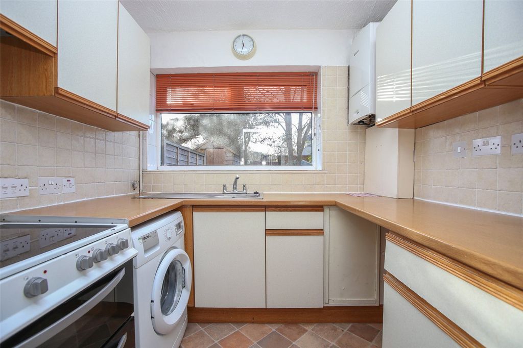 Property photo 2 of 9 Picture No. 12