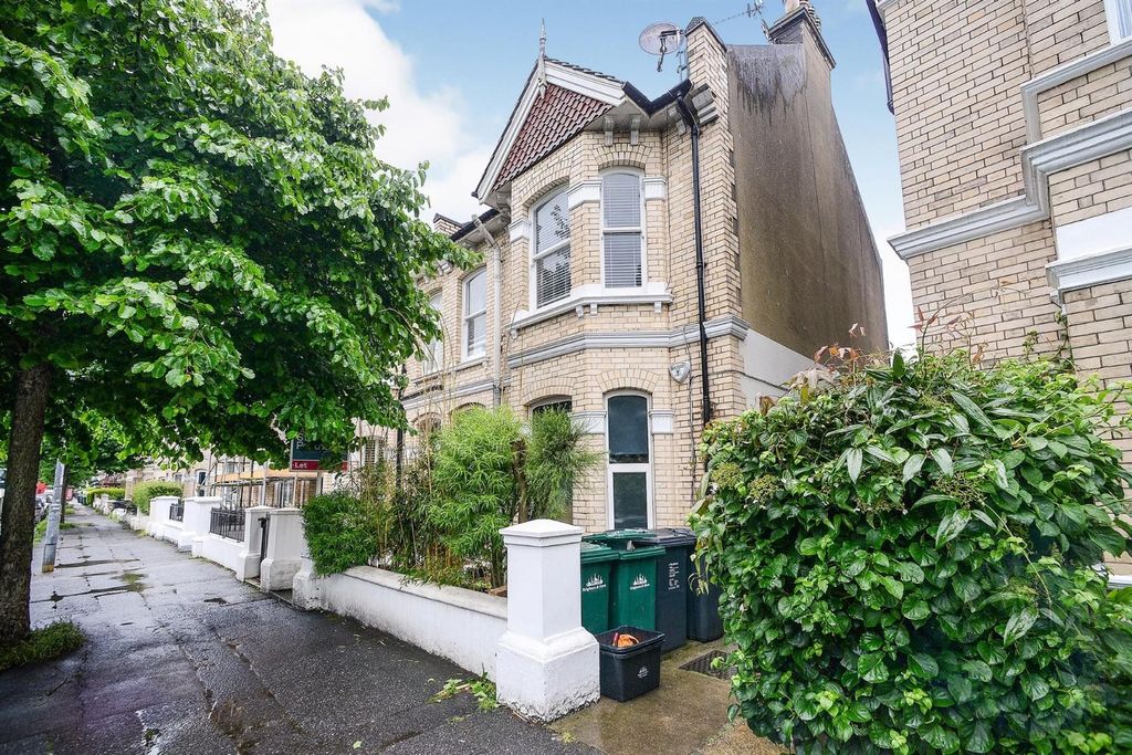 Property photo 2 of 12 Crh10695711.Jpg