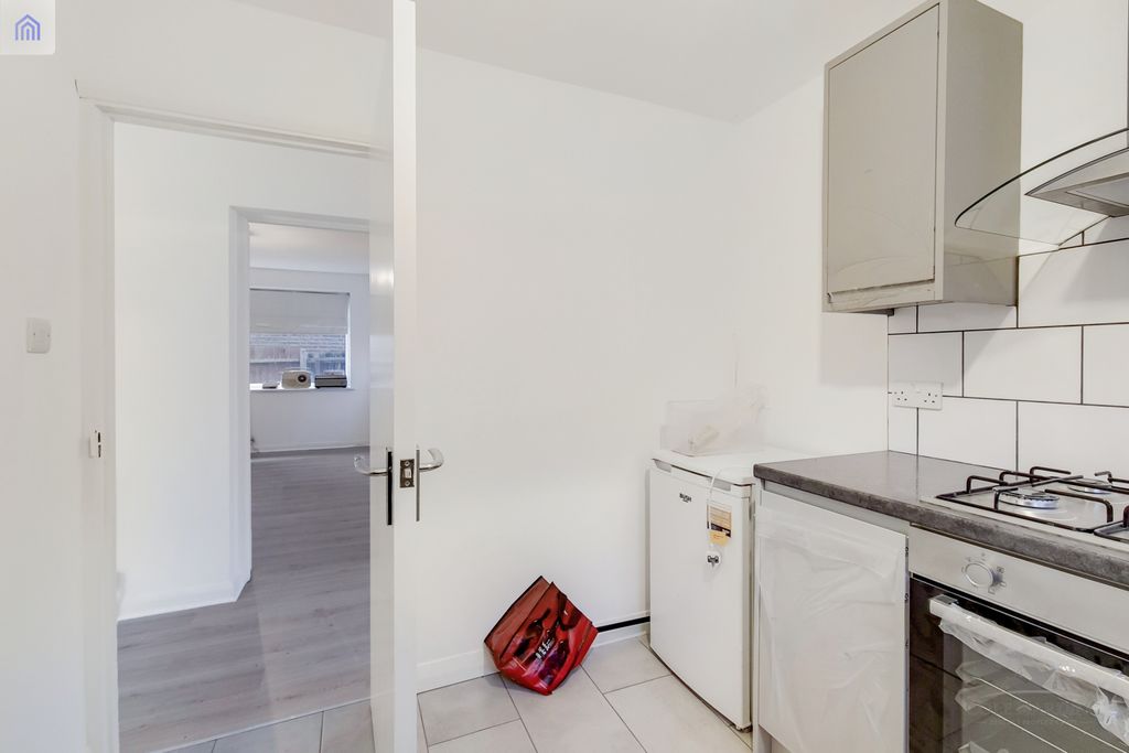 Property photo 3 of 10 2_Kitchen-1