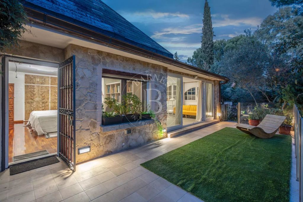 Property photo 2 of 34