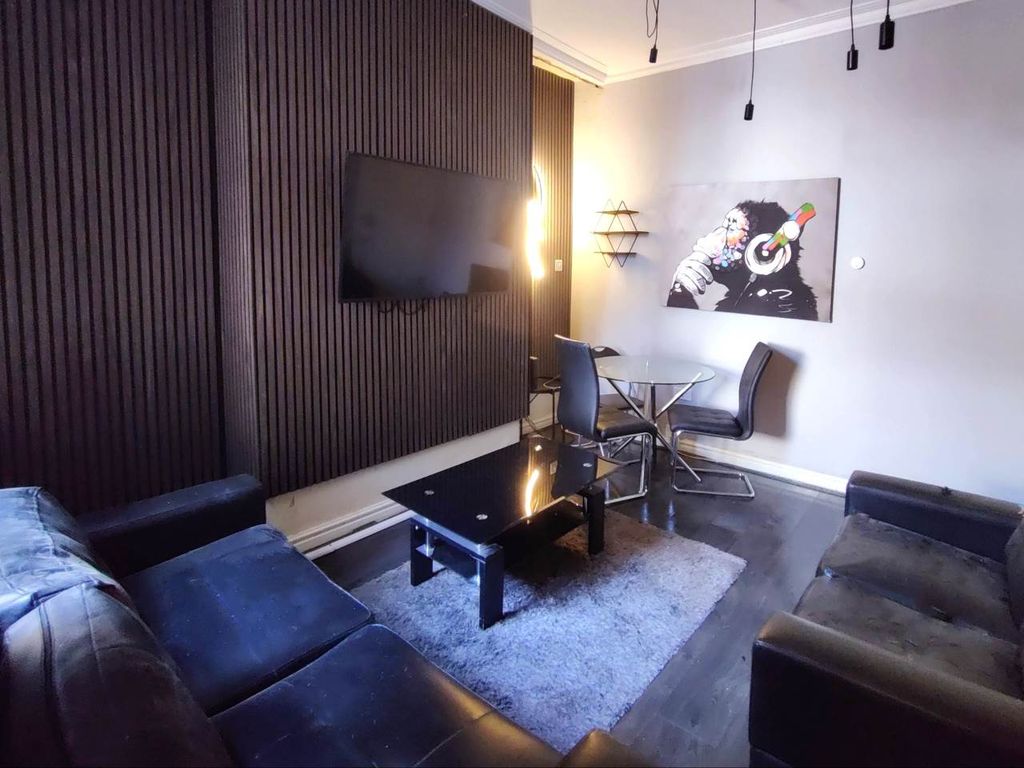 Property photo 2 of 12 46 Saxony Lounge