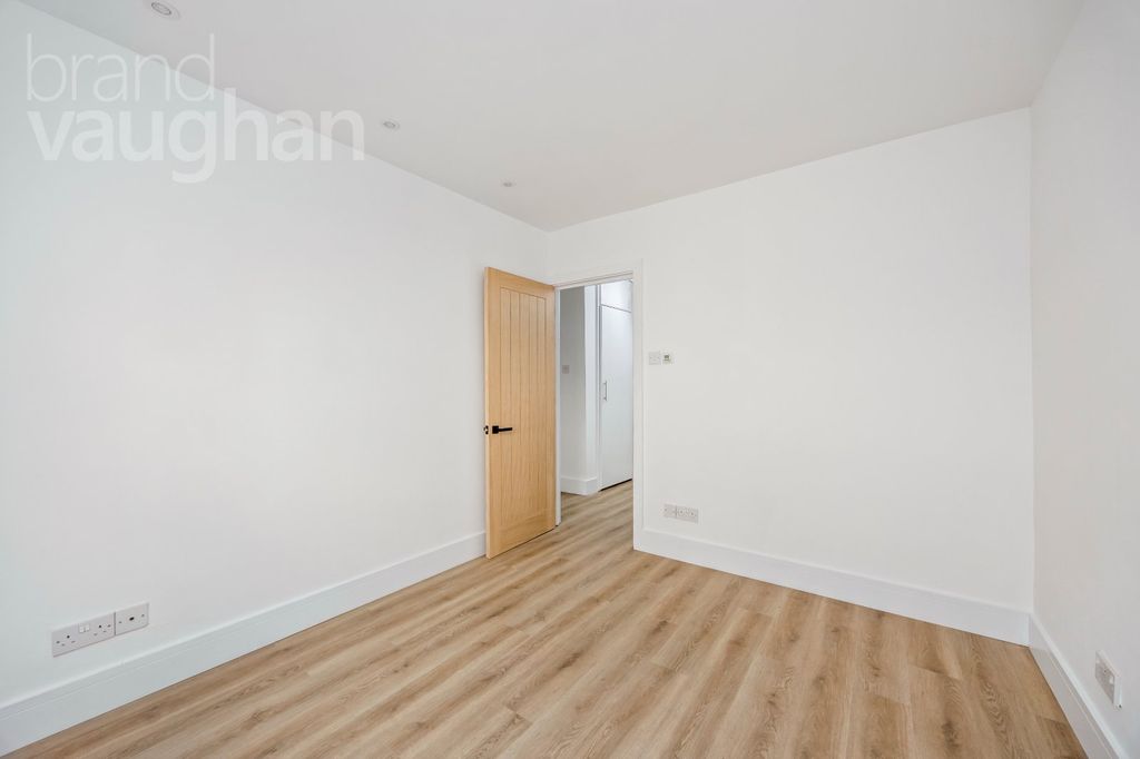 Property photo 2 of 10 Bedroom