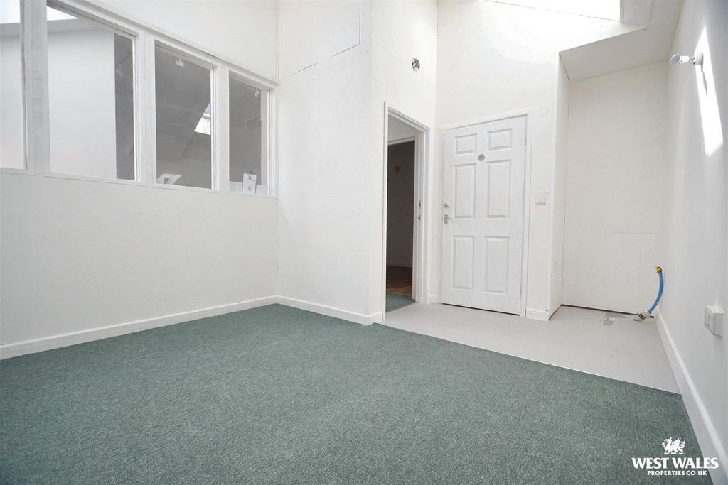 Property photo 3 of 12 2 (23).Jpg