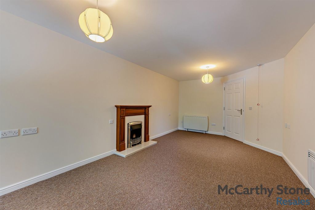 Property photo 3 of 17 8657229-Interior20-800.Jpg
