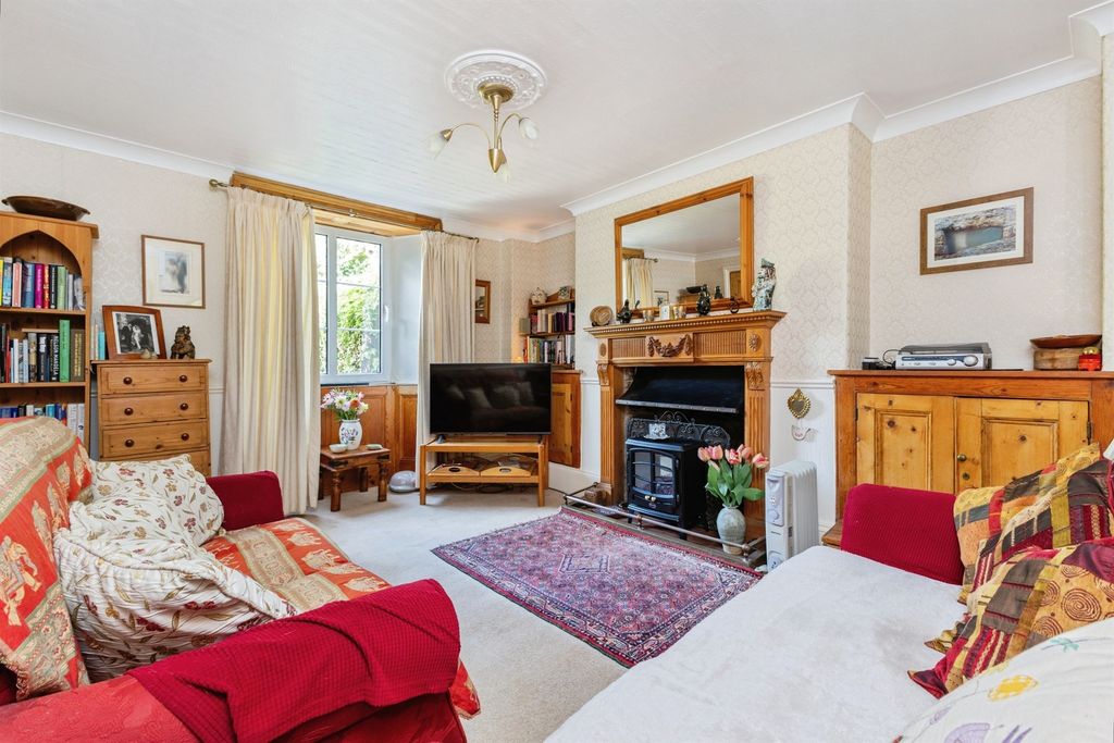 Property photo 2 of 31