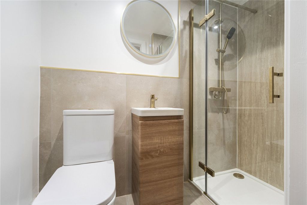 Property photo 3 of 7 Shower