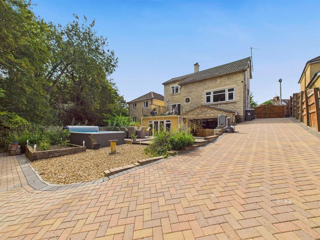 Property photo 1 of 17 Rear