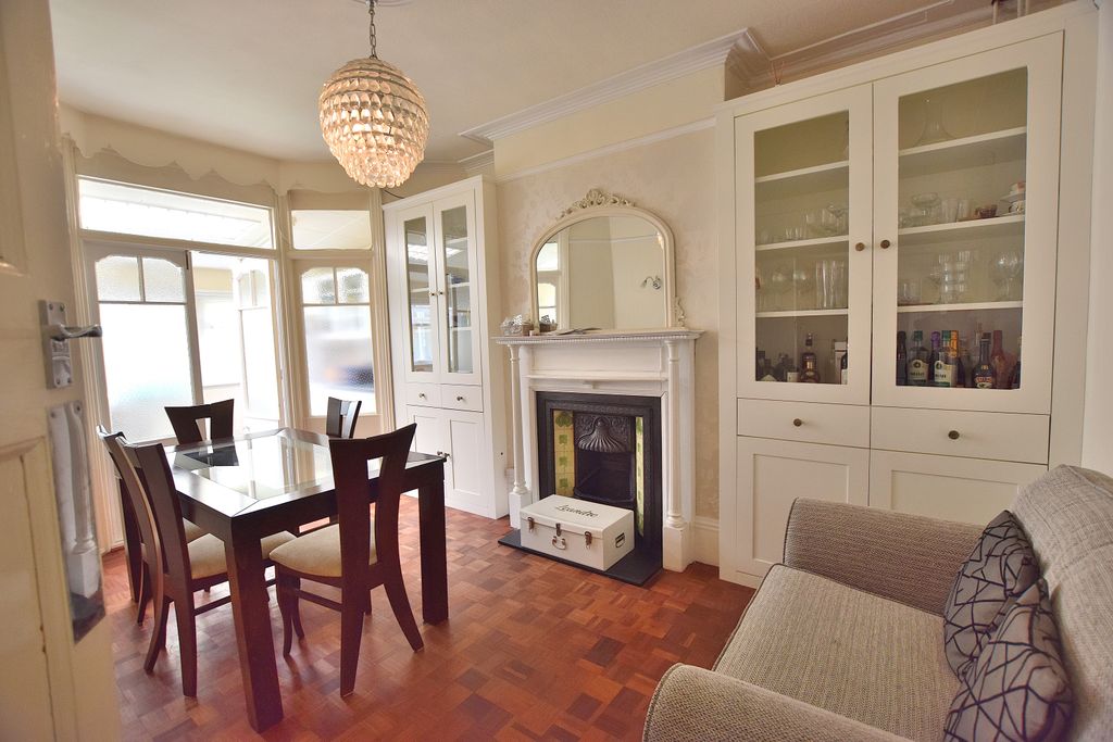 Property photo 3 of 14 Dining Room