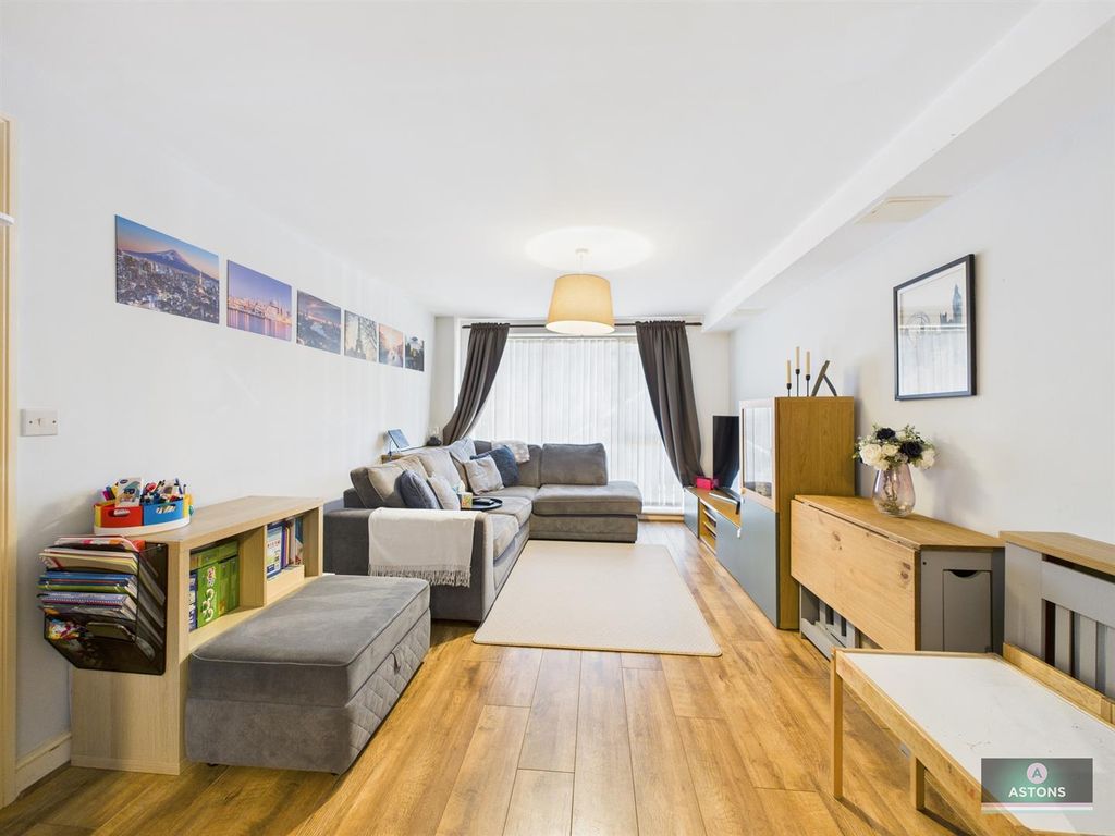 Property photo 2 of 12 Cam04622G0-Pr0141-Still008.Jpg