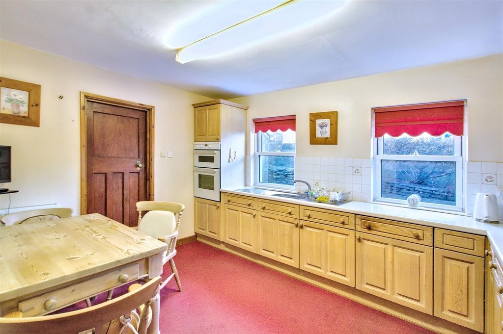 Property photo 3 of 35 Kitchen