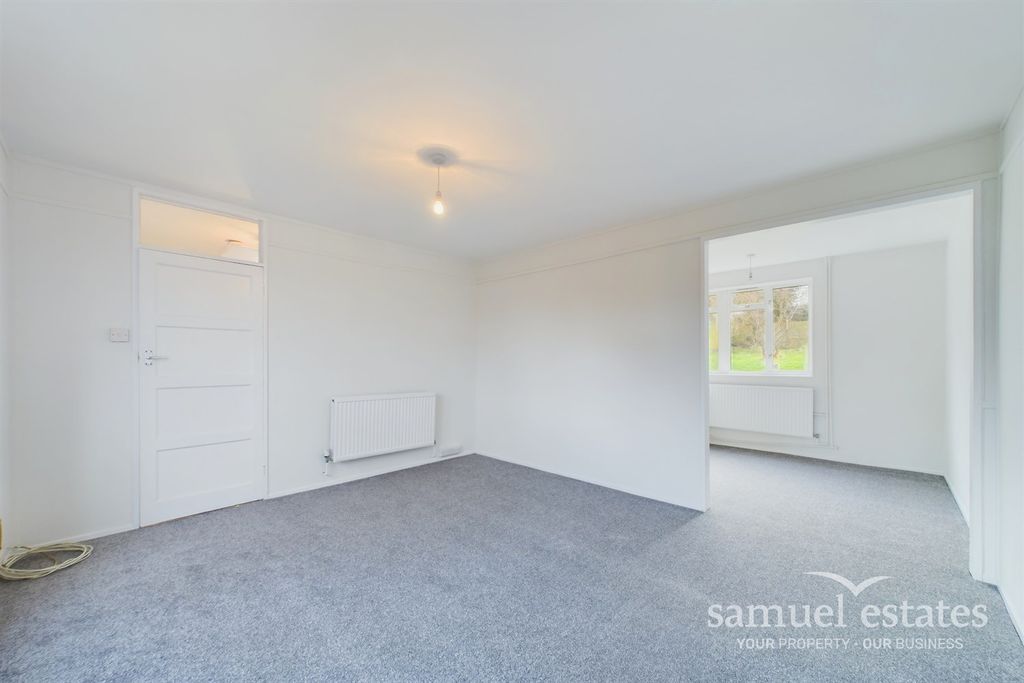 Property photo 2 of 18 Living Room