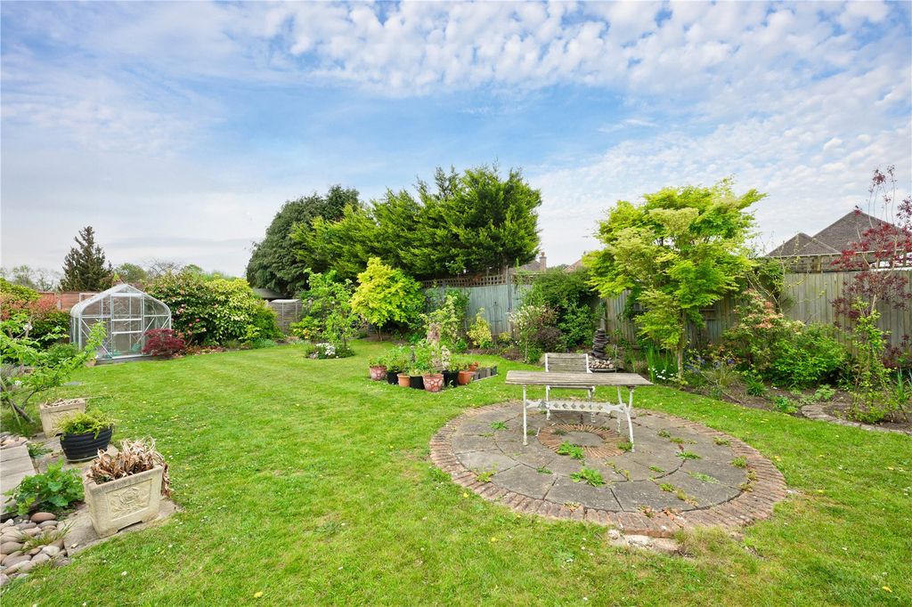 Property photo 2 of 18 Garden