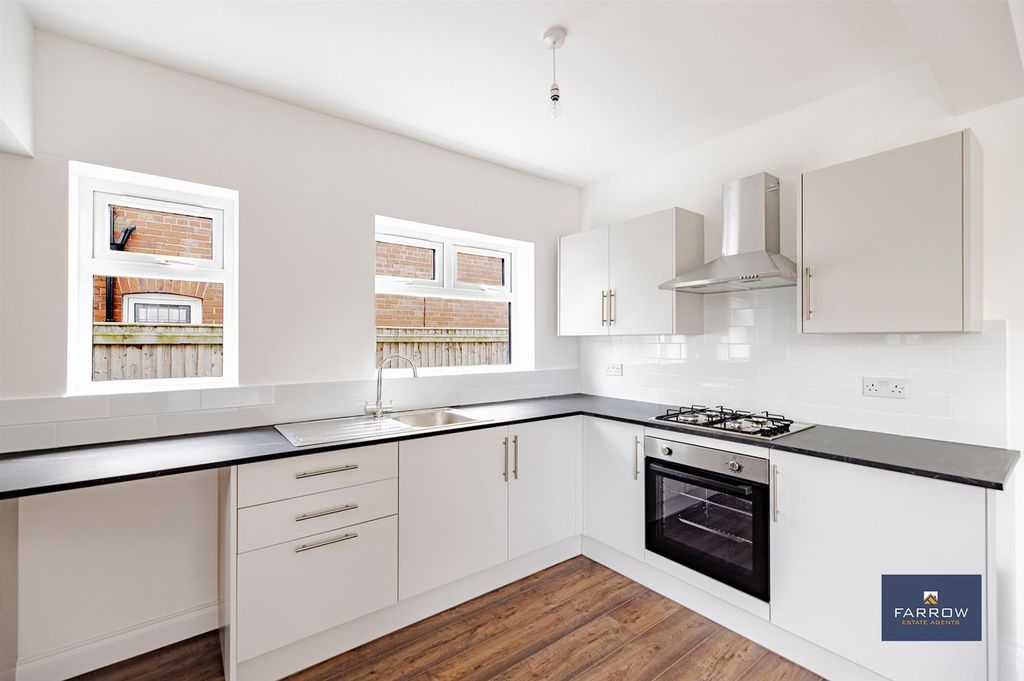 Property photo 2 of 28 Kitchen