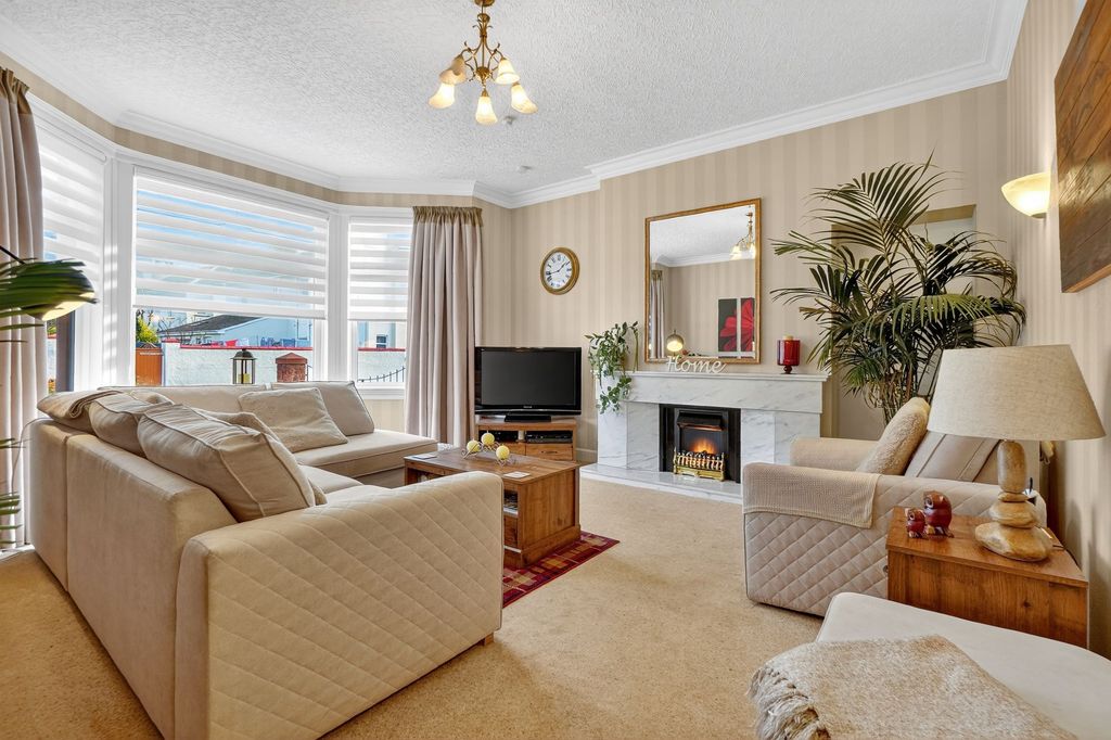 Property photo 2 of 27