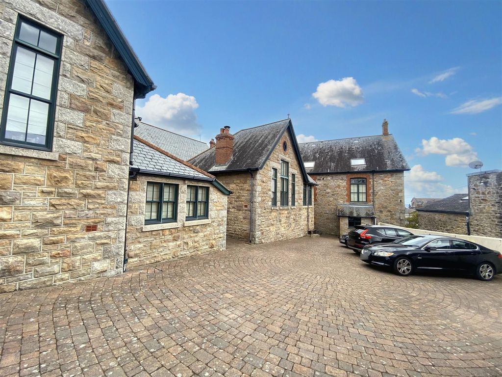Property photo 1 of 21