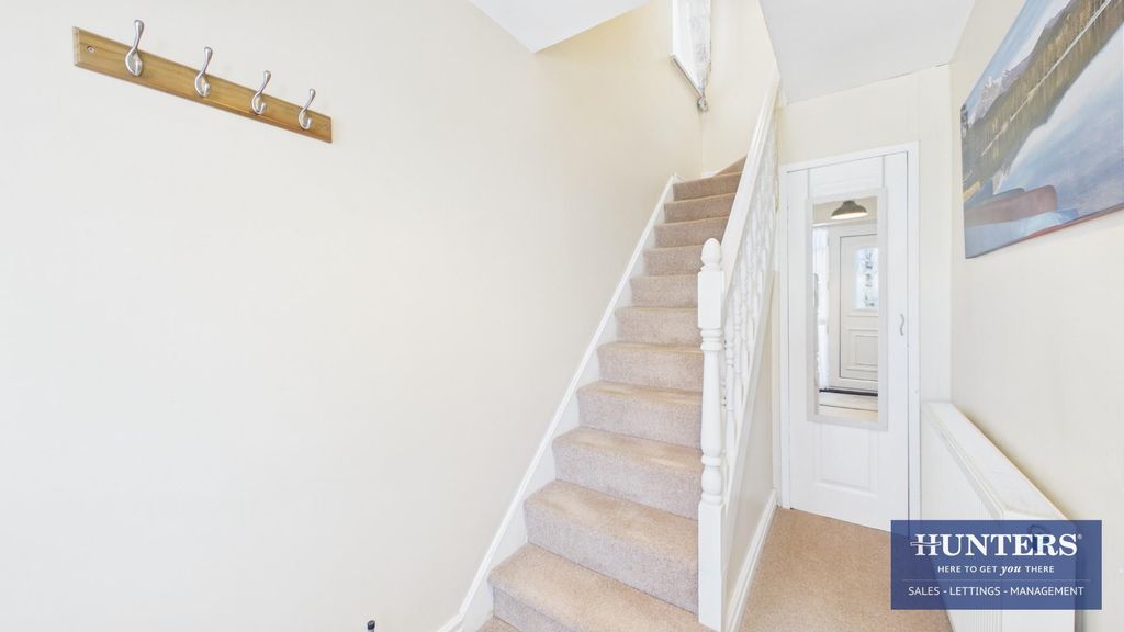 Property photo 2 of 19 Hallway