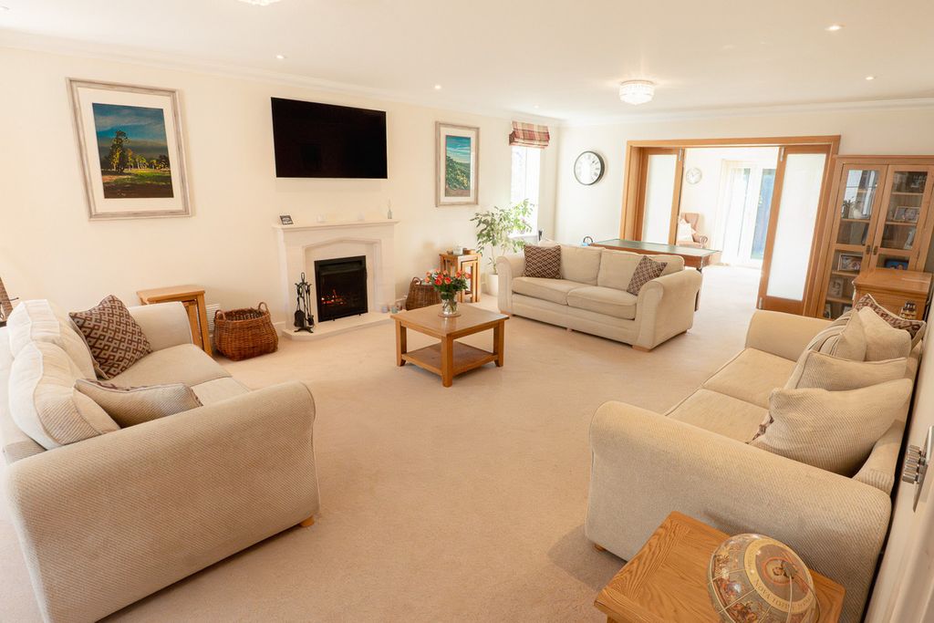 Property photo 3 of 22