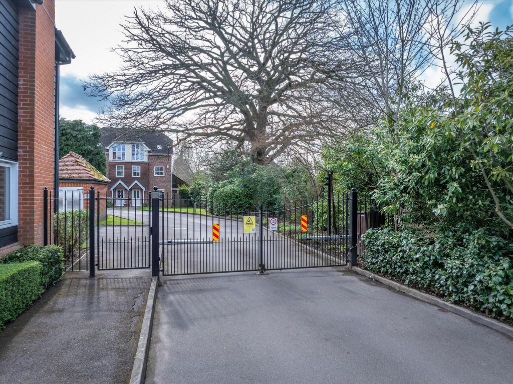 Property photo 2 of 21 Image