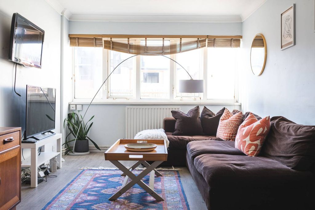 Property photo 2 of 37