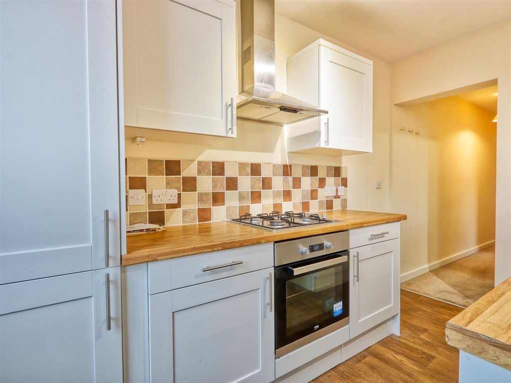 Property photo 2 of 10 Kitchen