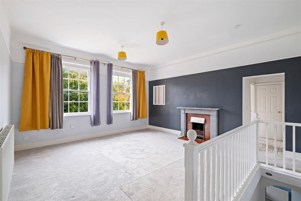Property photo 3 of 8 16.Jpg