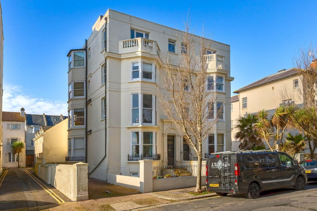 Property photo 1 of 7 Lansdowne Place_12.Jpg