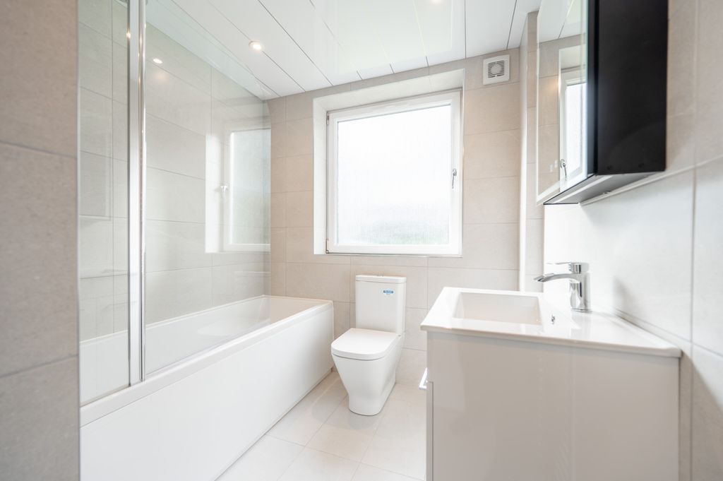 Additional image 9 of 2 bed flat to rentWoodhouse Court, Busby, Glasgow G76