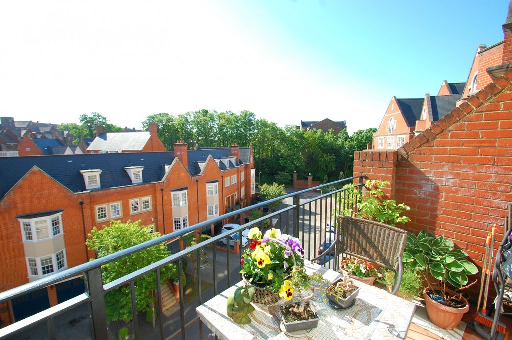 Property photo 1 of 6 Balcony