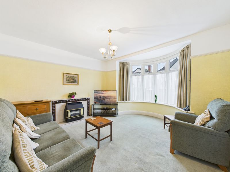 Property photo 2 of 19 Lounge