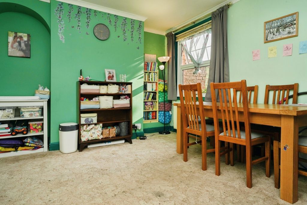 Property photo 3 of 17 Photo