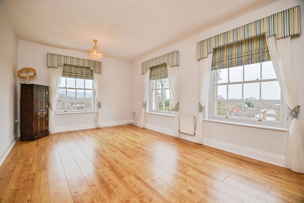 Property photo 3 of 13 Pbox-Img.Jpg