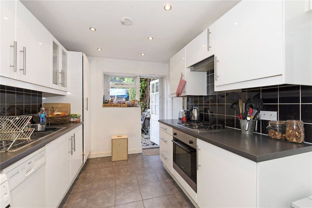 Property photo 2 of 6