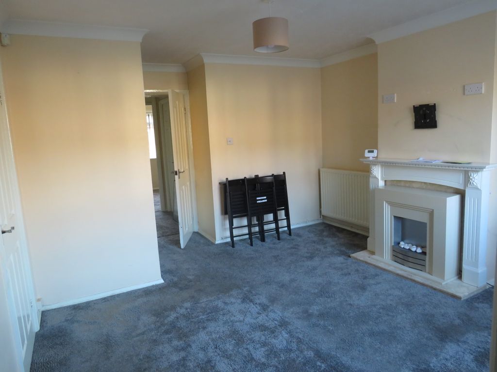 Property photo 3 of 7 Living Room